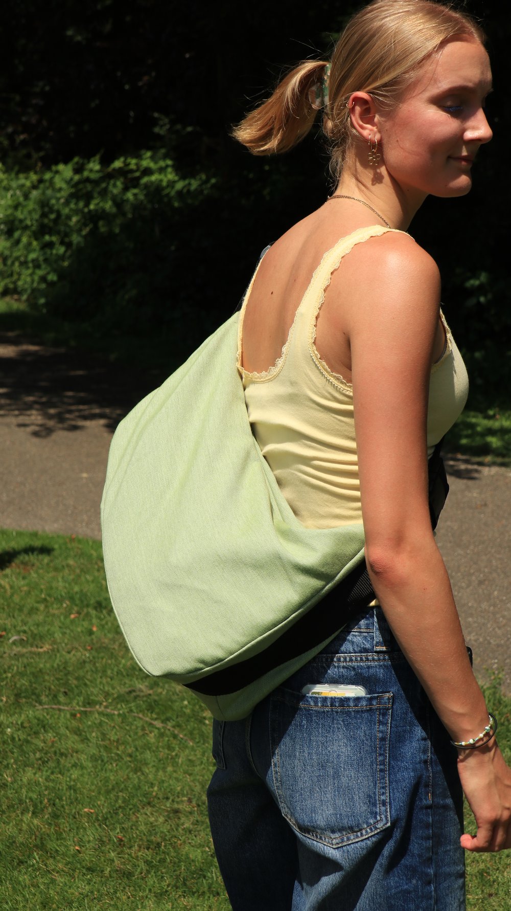 SHFT Bag shoulder strap detail